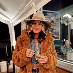 Meet your Posher, Julia kate